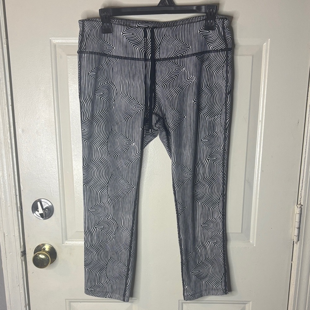 Nike Black and White Dri-FIT Wave-Stripe Leggings